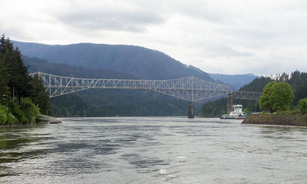 Cascade Locks Hotel | Columbia Gorge Inn