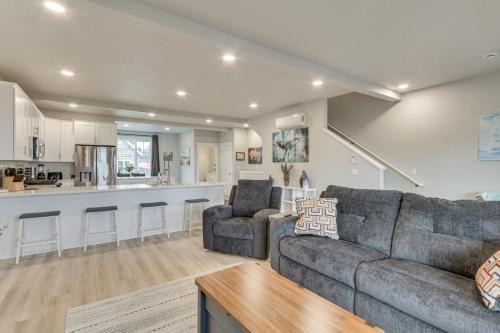 Hammond House | Columbia River Views: Spacious Hammond Getaway!