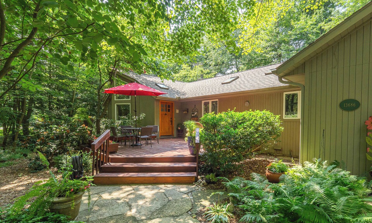 Harbert House | Come enjoy the beautiful fall weather in Harbor Country!