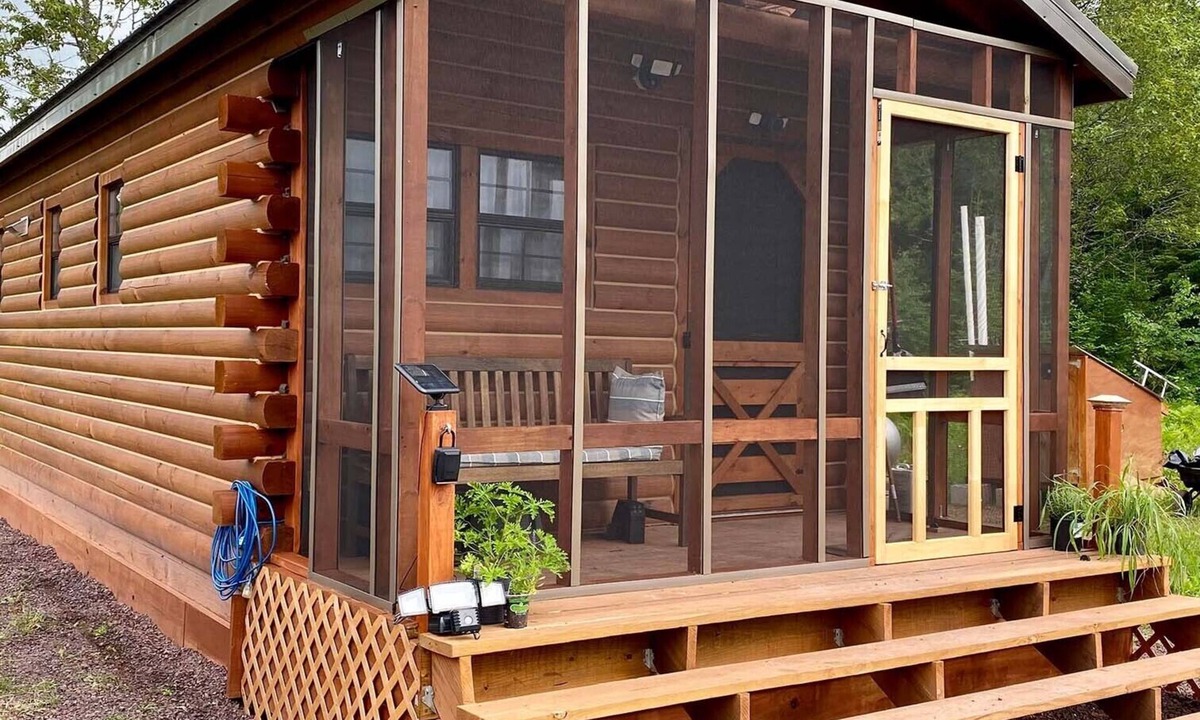 Bruce Crossing Cabin | Come Stay Off-Grid in Michigan's Beautiful Upper Peninsula