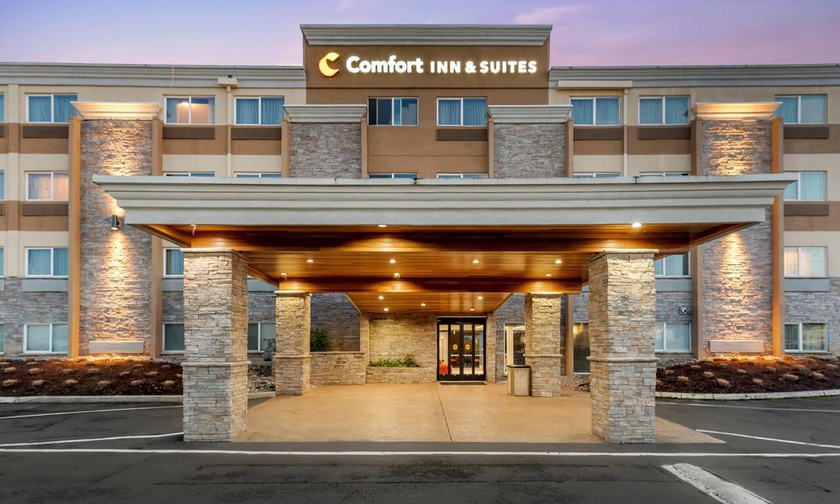 Greenburg Hotel | Comfort Inn & Suites Tigard near Washington Square