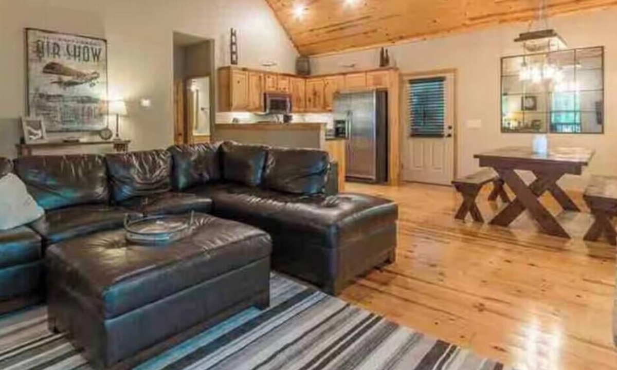 Hiawassee Cabin | Comfortable Cabin in Hiawassee across from Lake&Fairgrounds