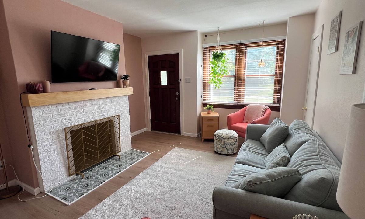 Belleville House | Comfortable Duplex in Belleville