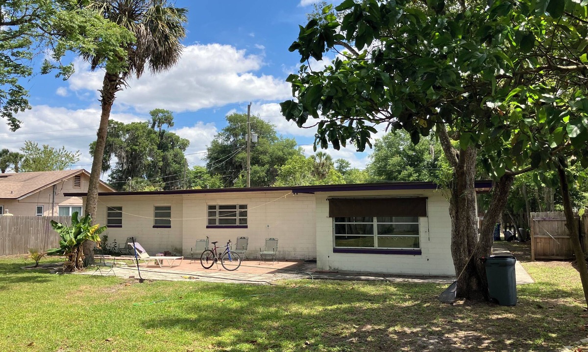 DeLand House | Comfortable Florida 2-bedroom house with AC in quaint DeLand
