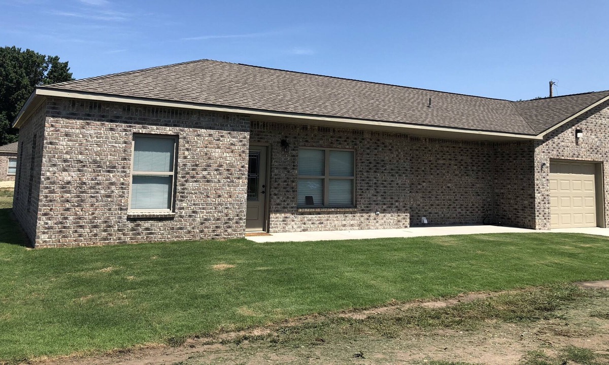 Pryor House | Comfortable Modern Duplex for Business or R&R