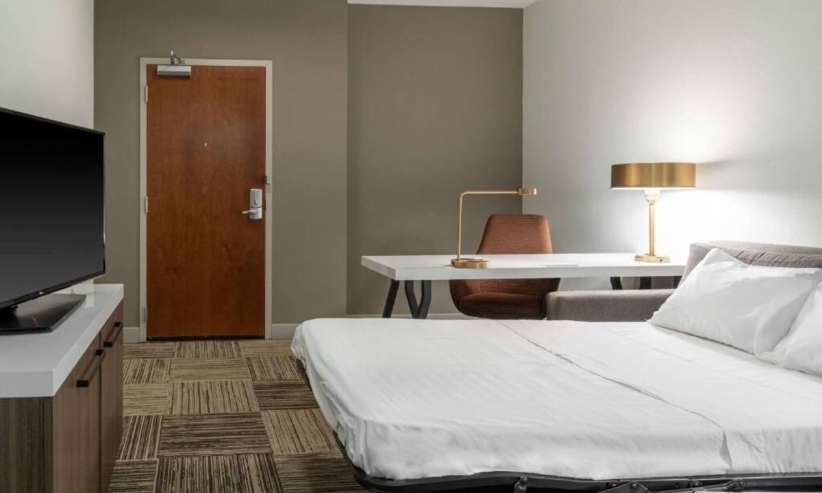 North Little Rock Hotel | Comfortable Retreat | Quick drive to Big Dam Bridge & Central High Historic Site