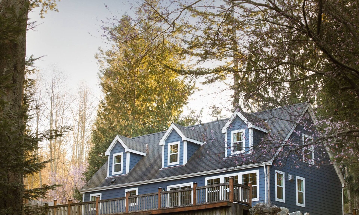 Olga Cottage | Comfortable, Spacious House Perfect for Families & Friend Groups. Beach Access.