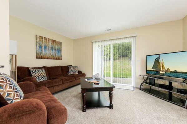 Holiday Hills Apartment | ✵ Contemporary 2 Bedroom Apt. @ Holiday Village ➠ Unit 3895 ✵