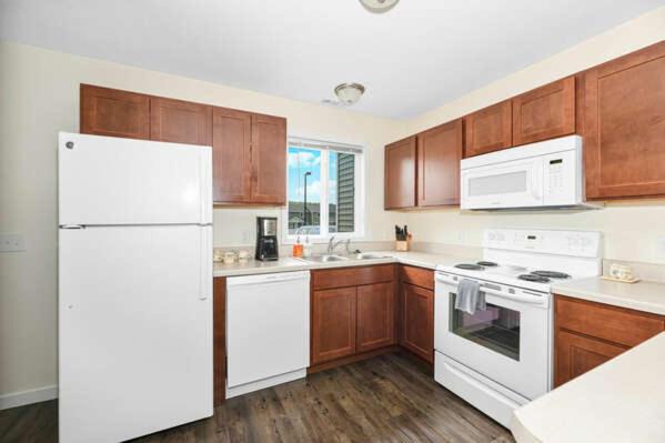 Holiday Hills Apartment | ✵ Contemporary 2 Bedroom Apt. @ Holiday Village ➠ Unit 3889 ✵