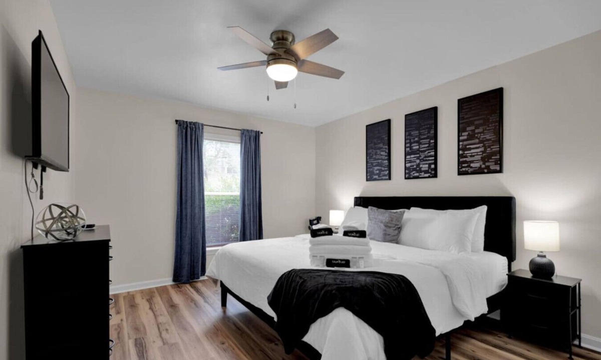 Newburgh Apartment | Contract Worker Getaway!