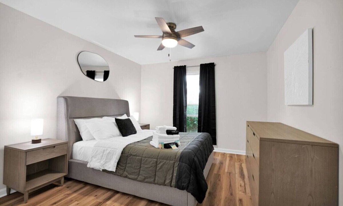 Newburgh Apartment | Contract worker retreat!
