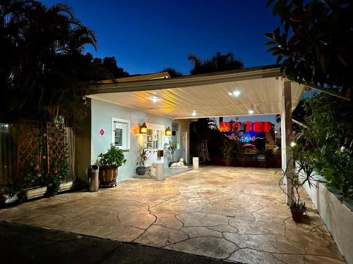 Naples Hotel | Conty's Motel
