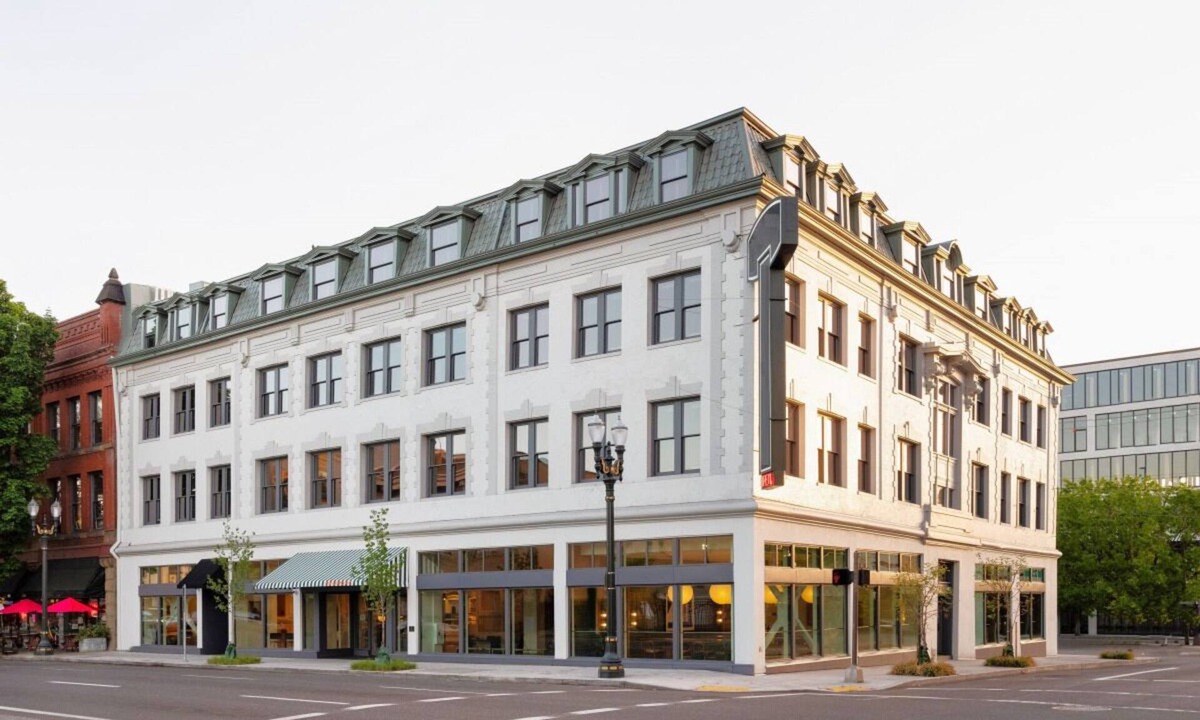 Buckman Neighborhood Apartment | Conveniently To Excellent Transportation! Short Drive to Hawthorne District