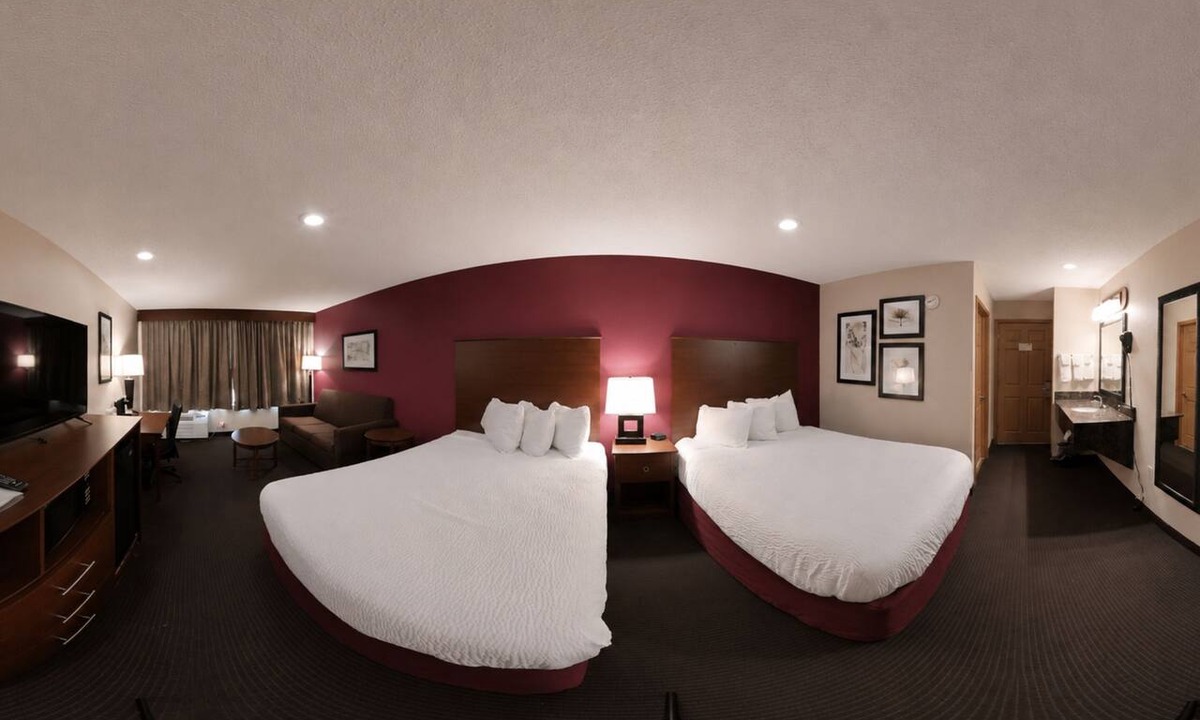 Black River Falls Hotel | Coratel Inn & Suites by Jasper Black River Falls