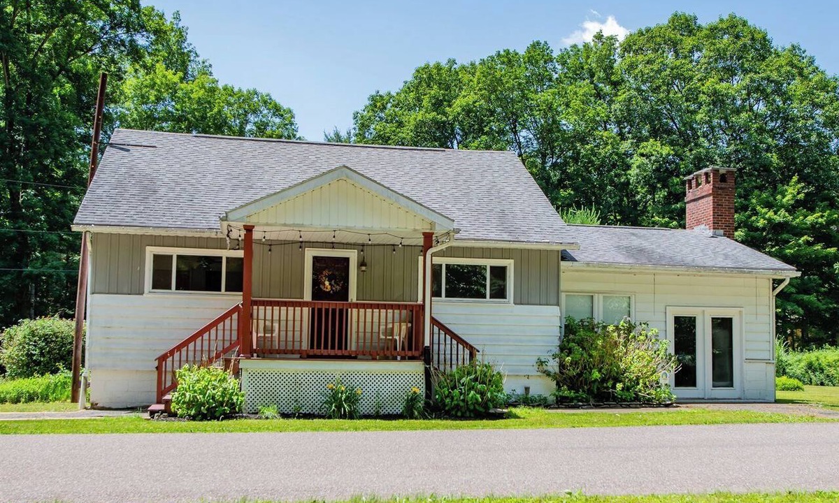 Benton House | Cornerstone Escape - Robin Vacation Rentals
