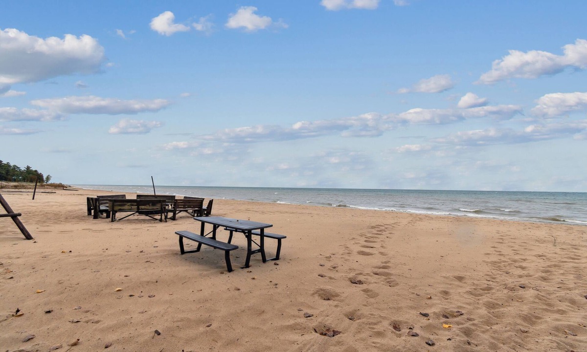 Greenbush Cabin | Cottage #6: 4BR/3BA Relaxing Lakeside Retreat!nn
