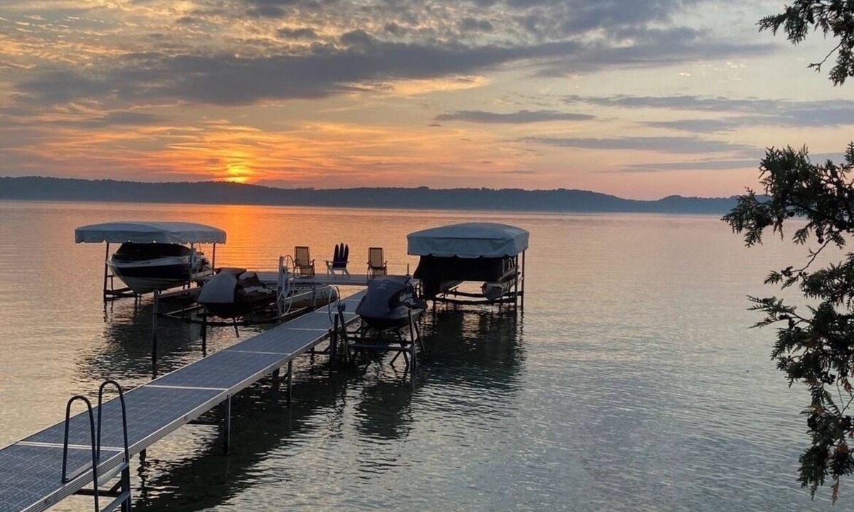 Clam River Cottage | Cottage on TORCH LAKE! AUGUST 22 week OPEN!