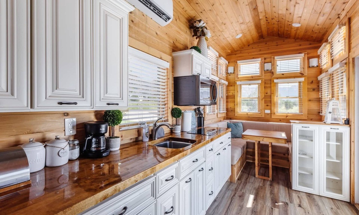 Apple Valley House | Couples’ Escape Near Zion | Pet Friendly
