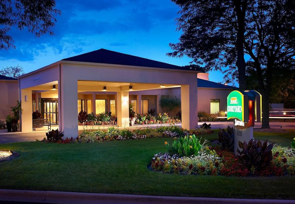 Naperville Hotel | Courtyard by Marriott Chicago Naperville
