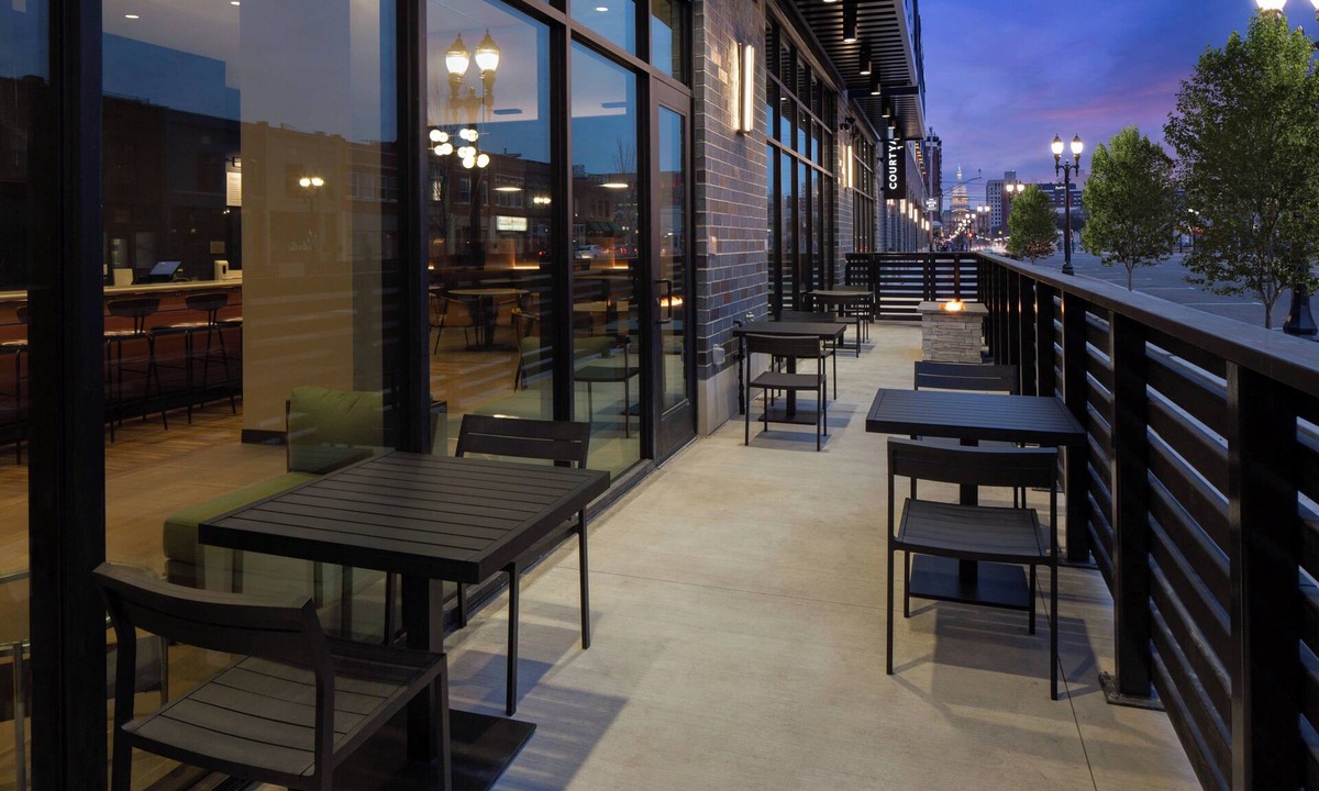 Lansing Hotel | Courtyard by Marriott Lansing Downtown