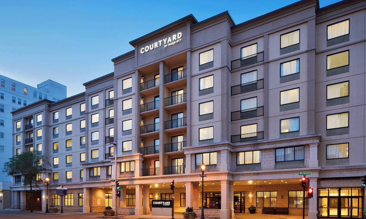 Westown Hotel | Courtyard by Marriott Milwaukee Downtown