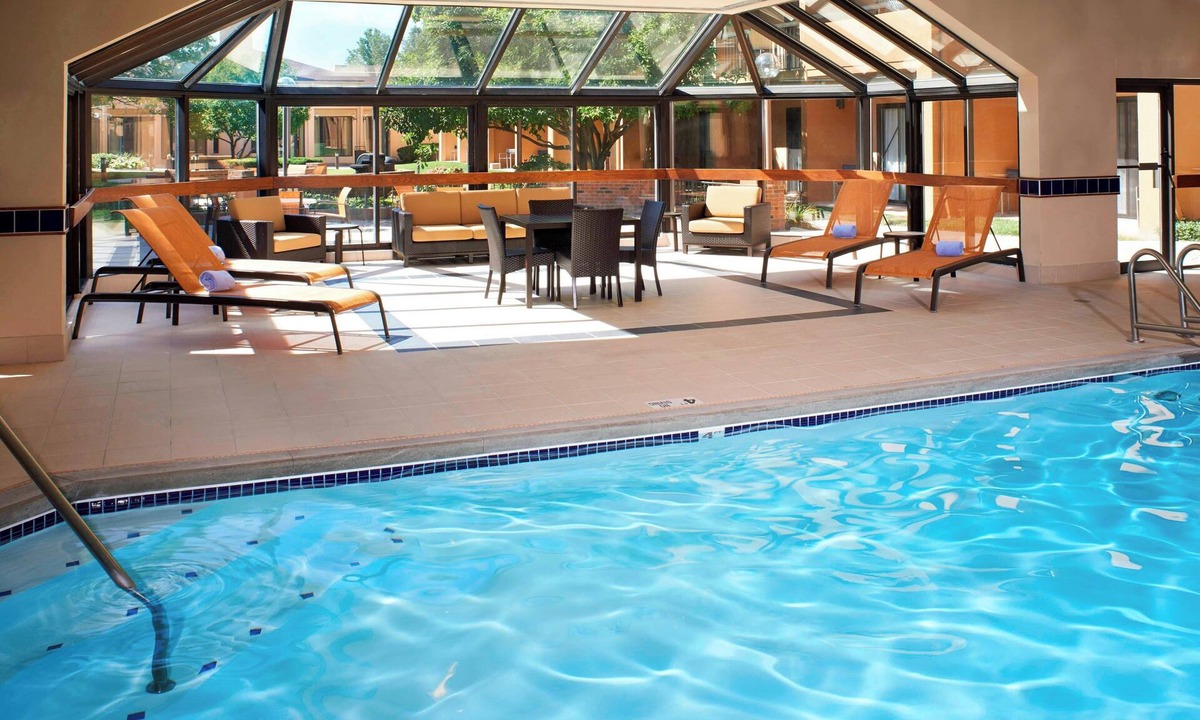 Holland Hotel | Courtyard by Marriott Toledo Airport Holland