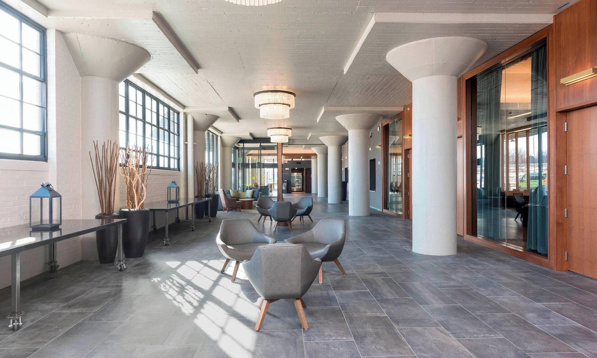Waterloo Hotel | Courtyard by Marriott Waterloo Cedar Falls