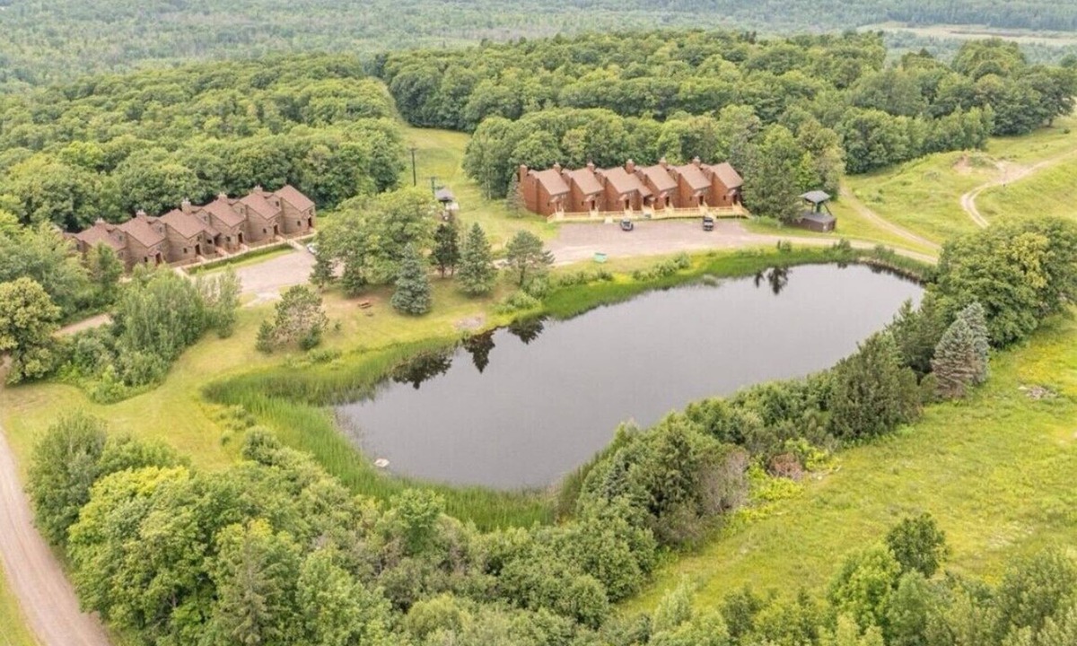 Wakefield Condo | Cozy 1B/1B Condo w/Massage Chair & Jetted Tub!
