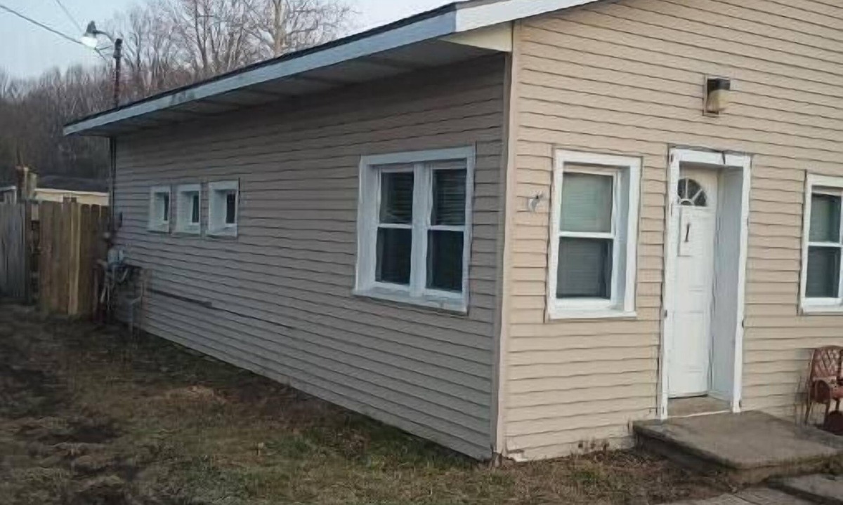DeWitt House | Cozy 2-bedroom home 1 bath in DeWitt full kitchen Enclosed back yard, fire pit