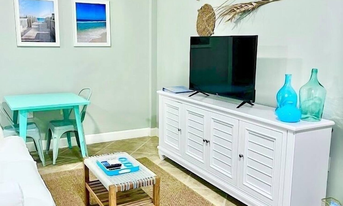 Rosemary Beach Apartment | Cozy 30A Studio for Two, by Rosemary Bch. Walk to Beach/Dining/Heated pool/shops