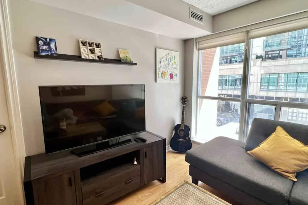 Fashion District Apartment | Cozy 3BR Style w Rooftop/BBQ/Gym - CN Tower/Jays