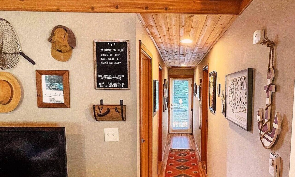 Hoodsport Cabin | Cozy Cabin Escape Lake Cushman Access + Hiking, Pickleball, Golf. Pet Friendly!