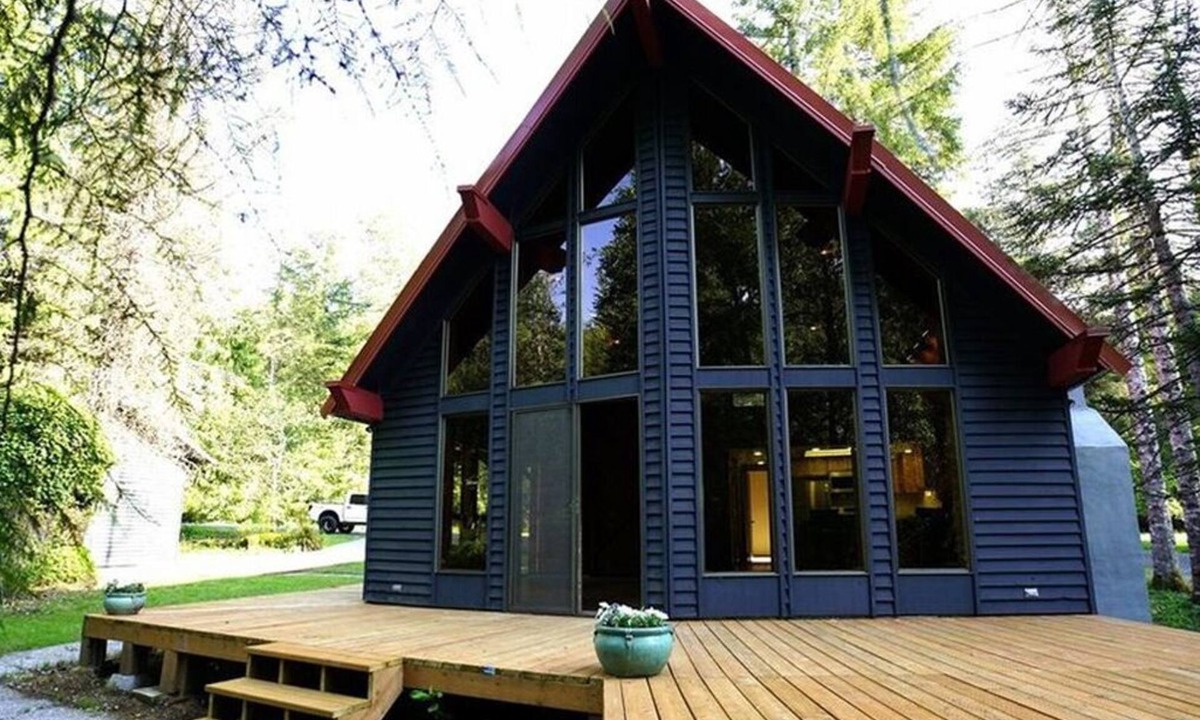 Paradise Estates Cabin | Cozy Cabin, Riverfront, Near Mt Rainier Sleeps 2-6