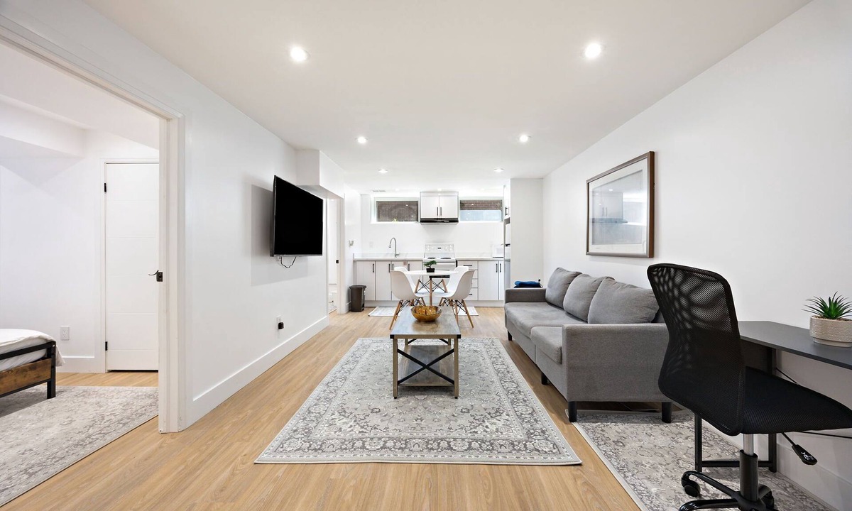 Pickering Apartment | Cozy & Charming Apt For 4 | Quiet & Privacy
