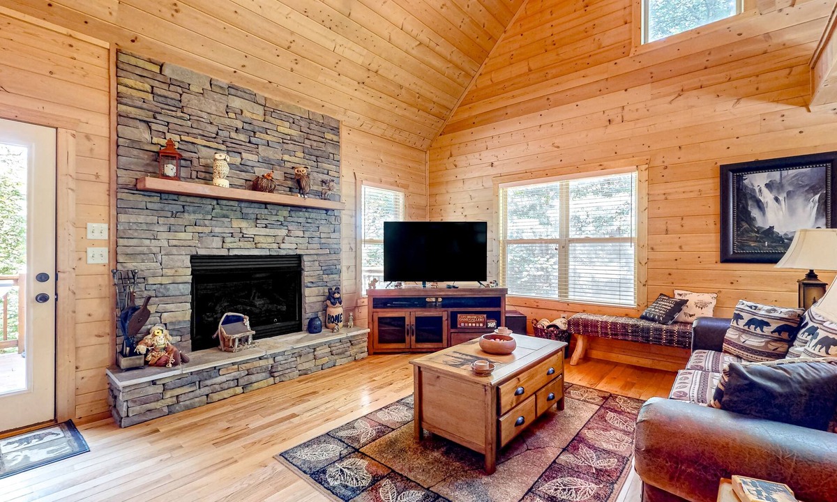 Ellijay Cabin | Cozy dog-friendly cabin with shared pool, & amenities
