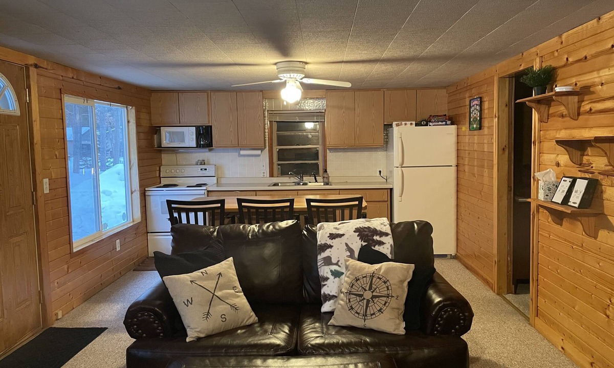 Crivitz Cabin | Cozy Getaway by Crooked Lake. Steps to the boat launch