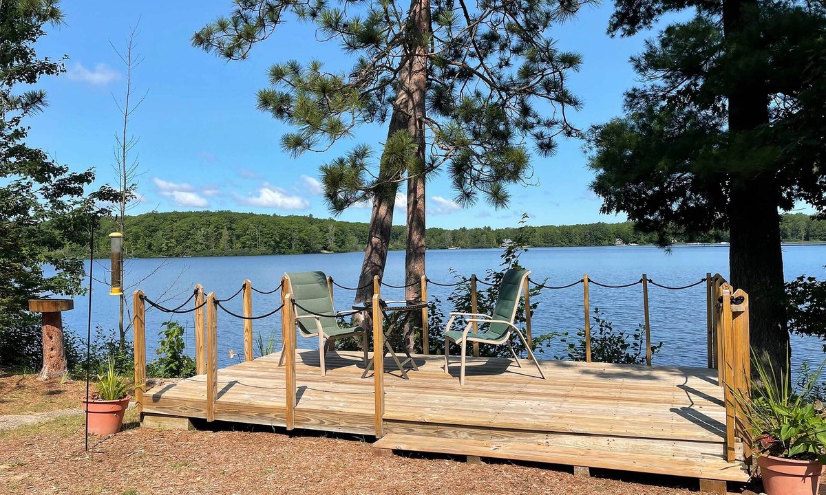Interlochen Cabin | Cozy Interlochen Cabin w/Dock: 1 Mi to Bass Lake