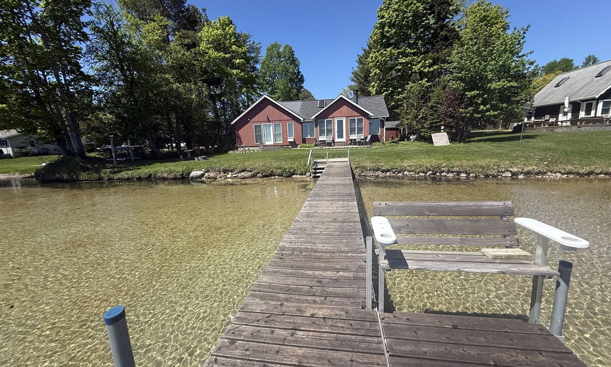 McMillan Cabin | Cozy Lakefront Cabin - A stone throw away from Michigan's best kept secrets!