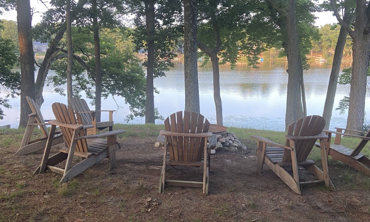 Twin Lake Cottage | Cozy lakefront cottage on all sports Hart Lake