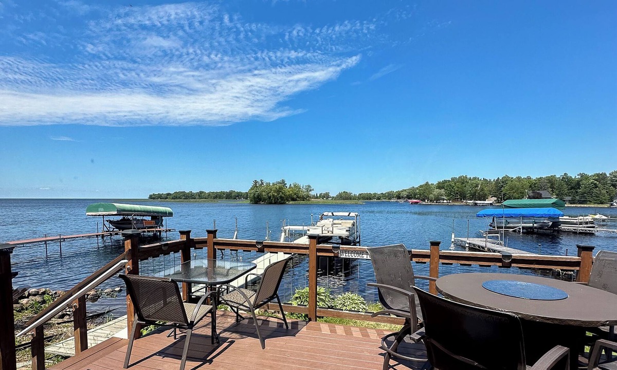 Isle Cabin | Cozy Lakefront Mille Lacs Cabin: Amazing Sunsets, Kayaks & Walk to Downtown Isle