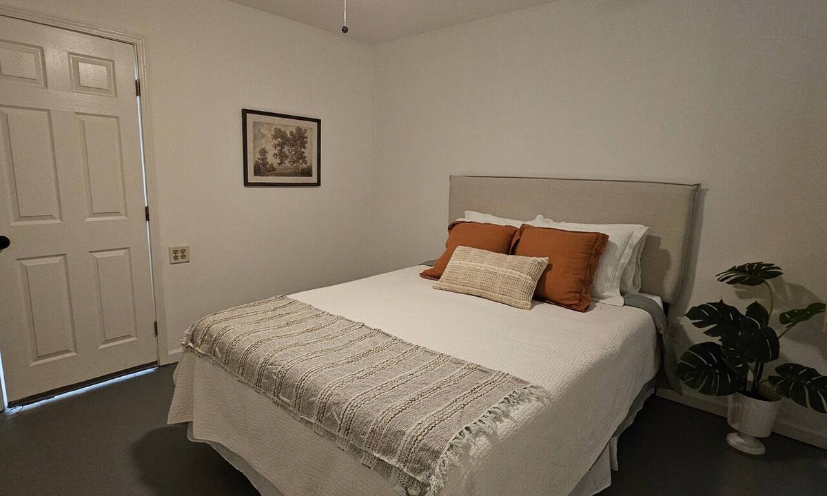 Lawrenceville Apartment | Cozy Lawrenceville Retreat Near I-85, Private Entrance + Full Comforts