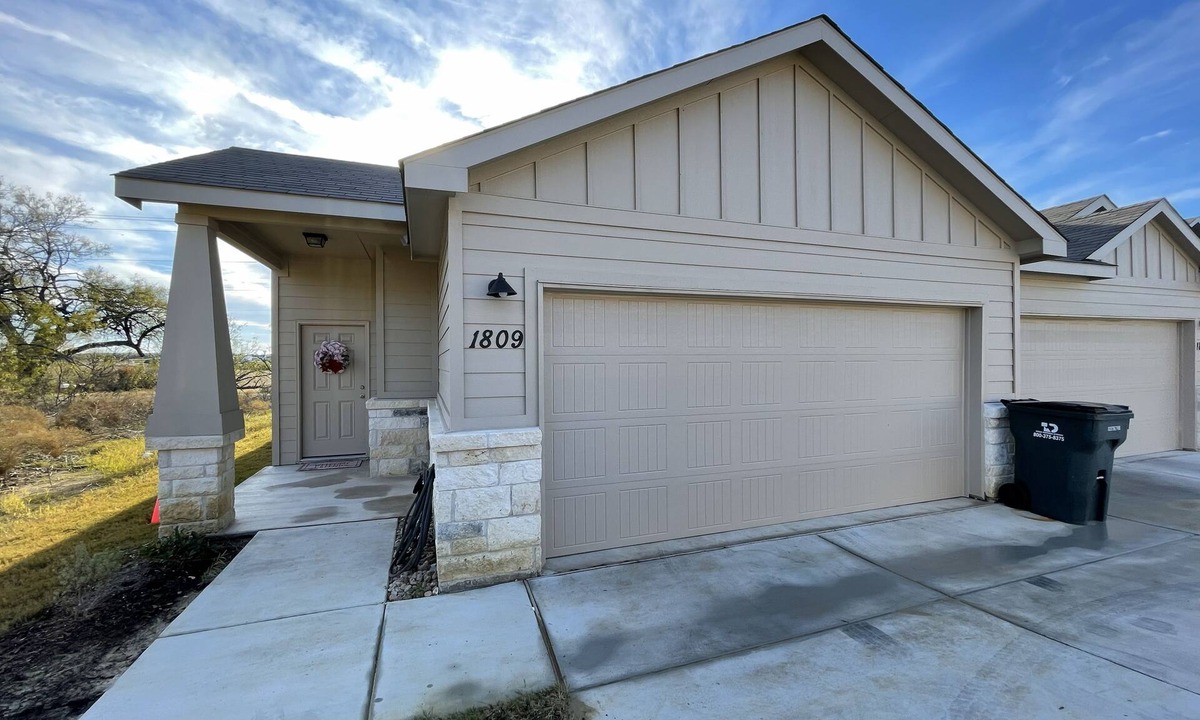 Georgetown House | Cozy Newly Constructed 2-Bedroom Townhome in Quaint Georgetown