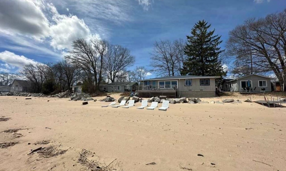 Oscoda Cottage | Cozy Oscoda Beach Cottage