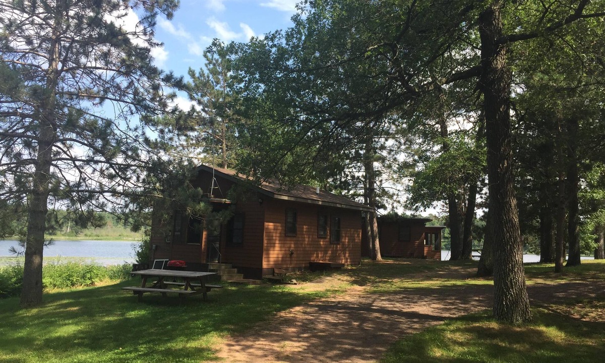 Danbury Cabin | Cozy Pine Cabin on Lake