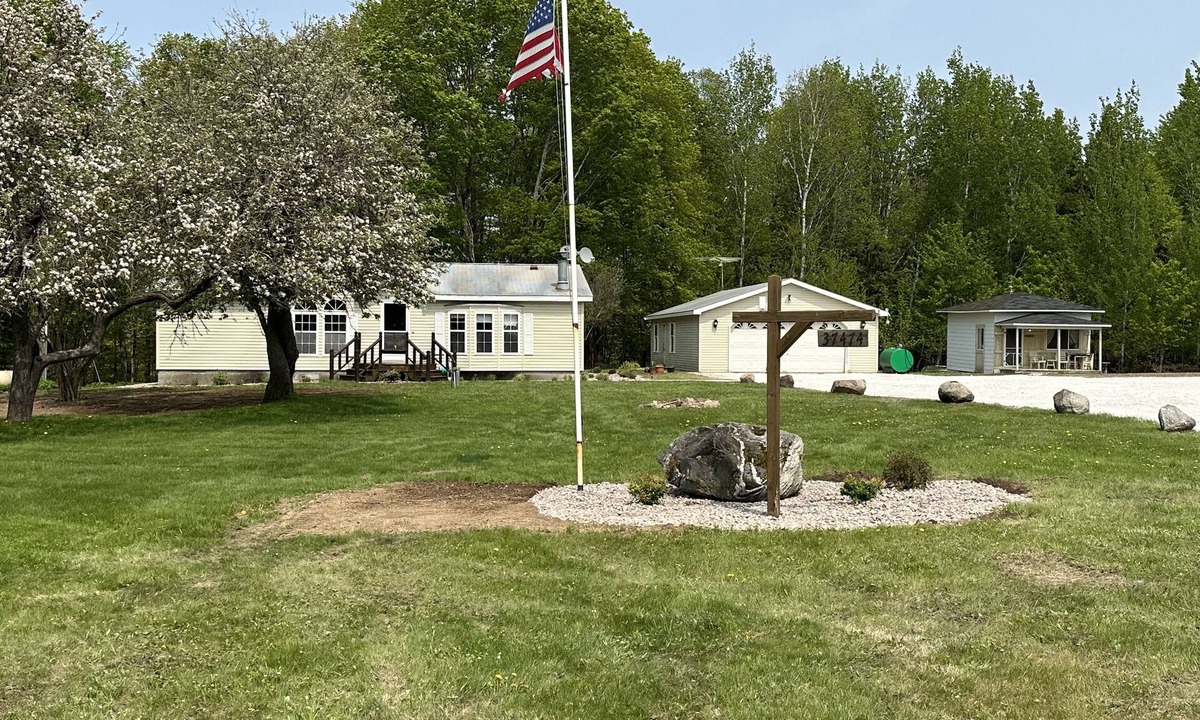 Hulbert House | Cozy Place w/Rustic Bunk house ORV Trail at end of driveway Sleeps 8-10