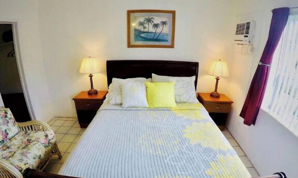 Pompano Beach Hotel | Cozy Queen Studio with Kitchen and Scenic Beach Views