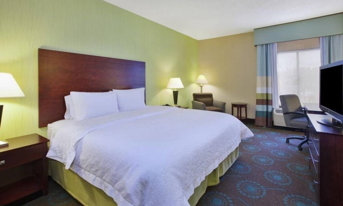 South Bend Hotel | Cozy Room w/Comfy Beds, and Complimentary Hot Breakfast - Parking