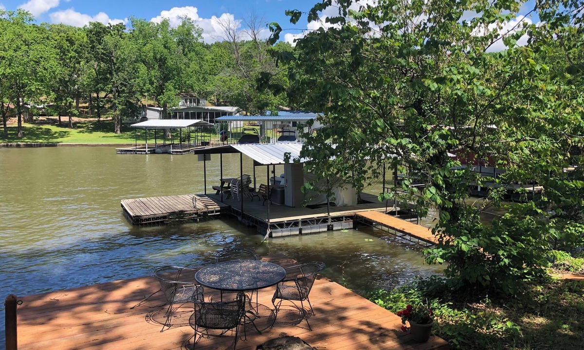 Camdenton Cabin | Cozy rustic lakefront cabin with AC and Wi-Fi in charming Camdenton