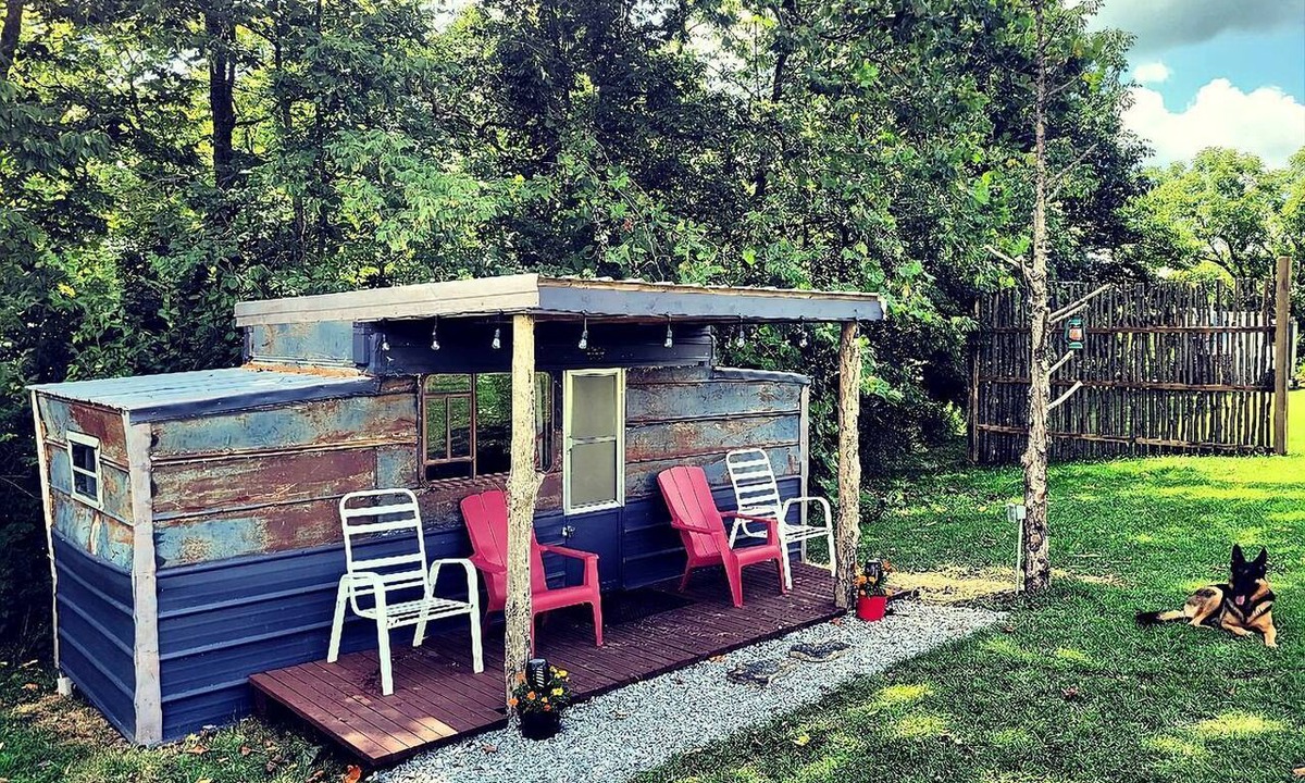 Jonesville Cabin | Cozy Tiny House on Working Farm, for Fun Glamping Trips in Kentucky