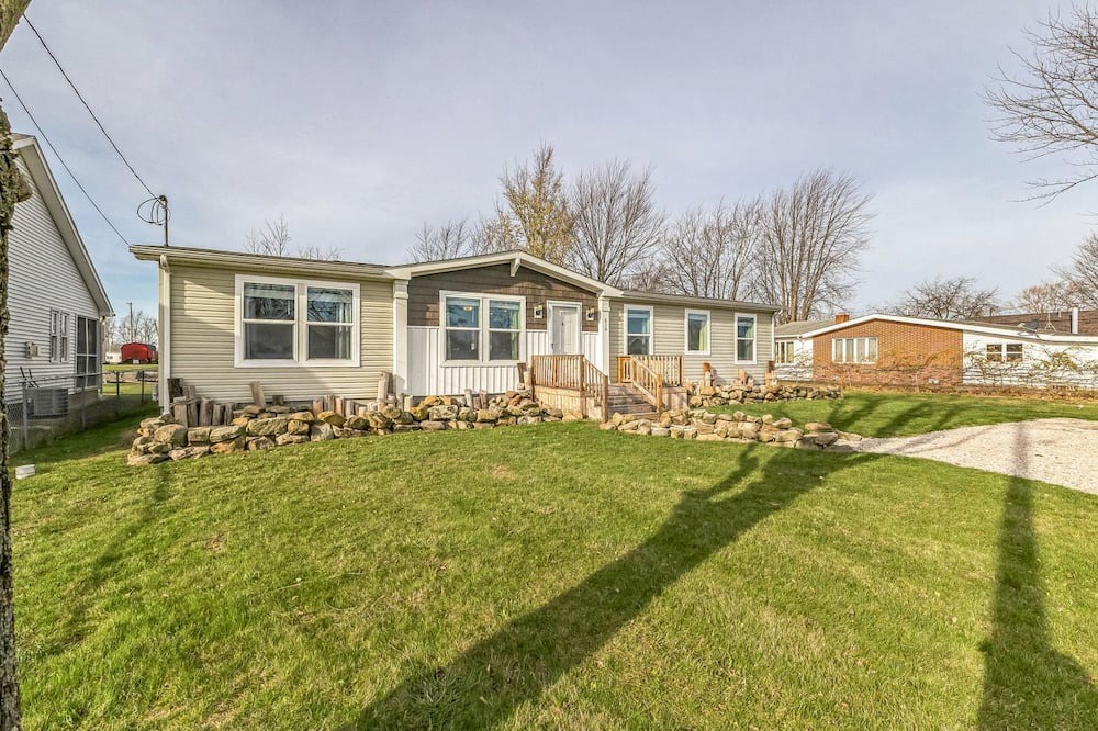 Port Clinton House | Cozy Waterfront Retreat with Private Deck & Fire Pit in Port Clinton, Ohio
